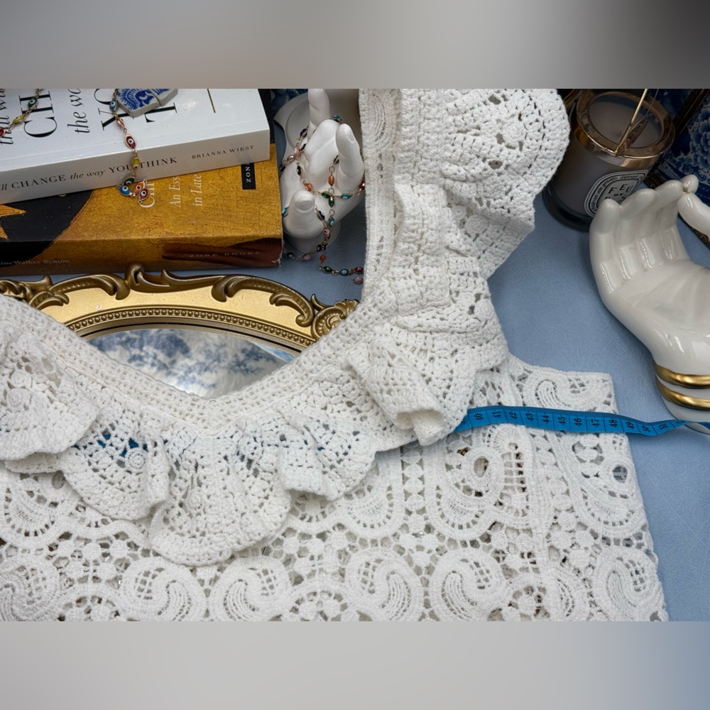 🆕 FARM Rio 🧿 NWOT Delicate White Crochet V-Neck Cami with Ruffle, Sz M - Picture 14 of 15